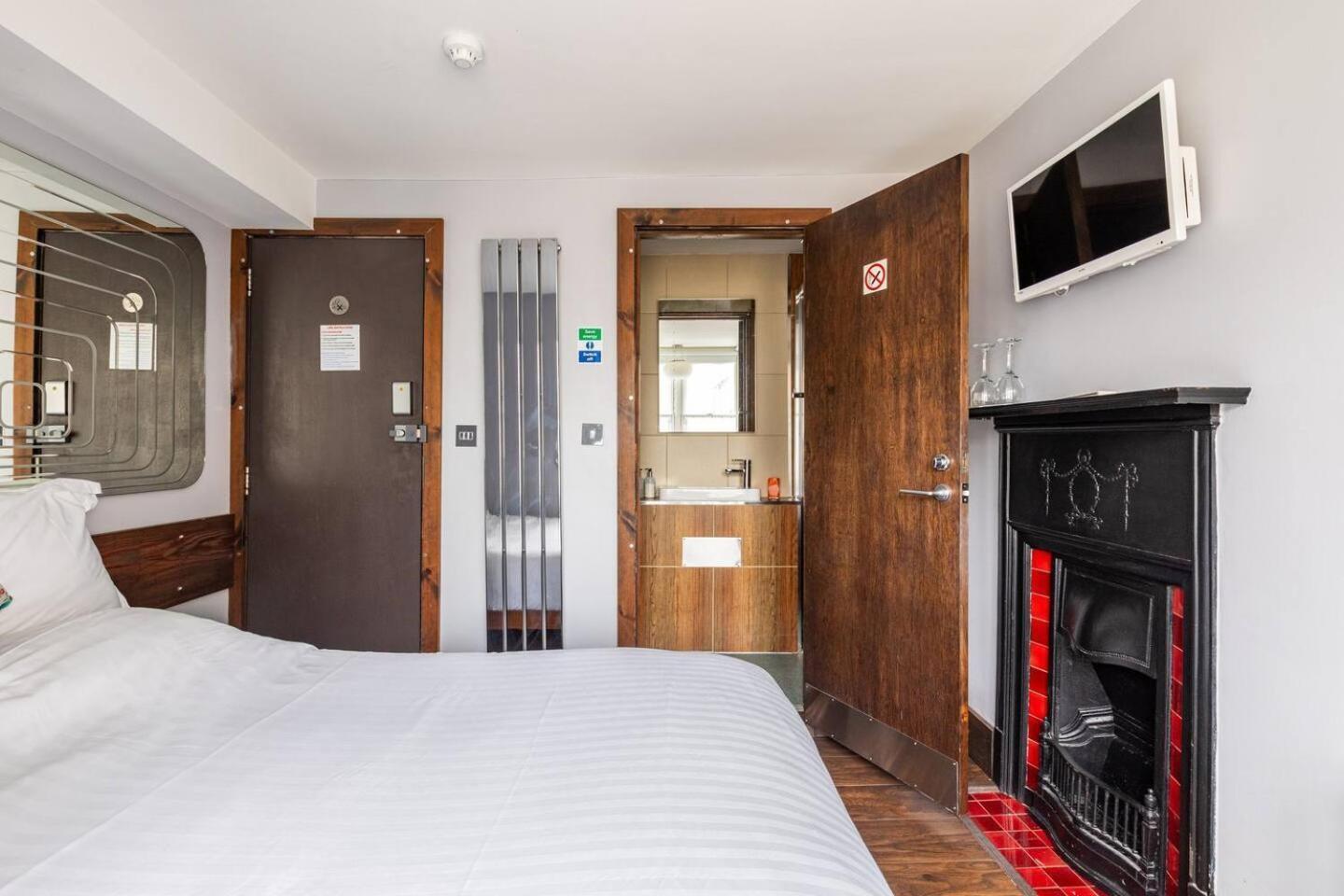 Guest And The City Brighton Room photo